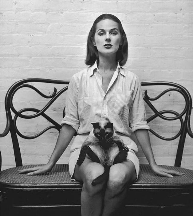 30 Fabulous Photos of American Model Carol McCallson in the 1940s and ’50s