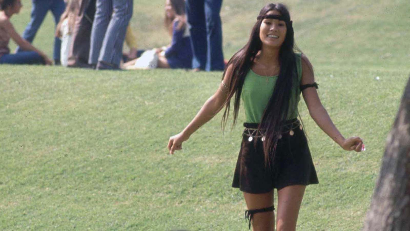 The freaky high school fashion of the hippie era seen through rare photos, 1969