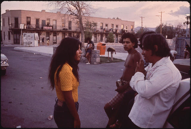 19 Amazing Photographs Document Everyday Life of El Paso (Texas) Street Teenagers in the Early 1970s