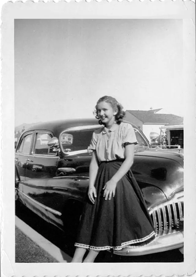 Charming Reflections: Teenage Girls in Dresses of the 1950s - A Collection of 44 Lovely Snapshots