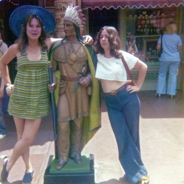 35 Vintage Photos That Show Lifestyle of Young People in the 1970s