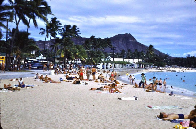 30 Amazing Color Photographs of Hawaii in the 1950s