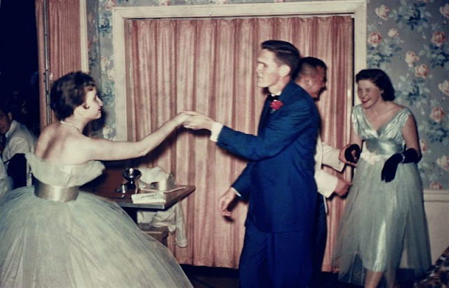 40 Fascinating Pics Show What Parties Looked Like in the 1950s