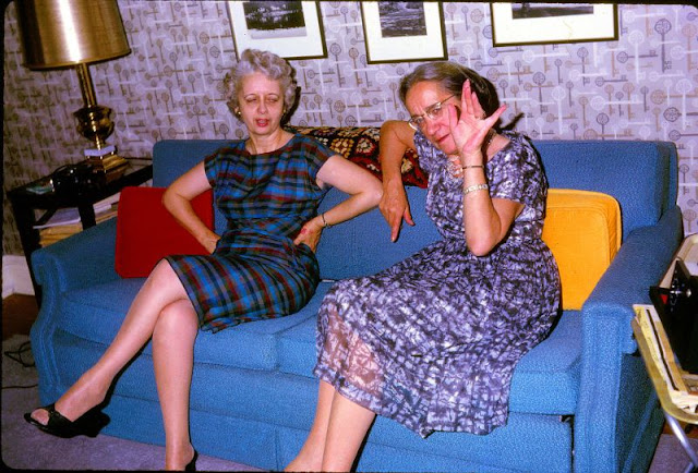 40 Vintage Snaps Capture People on the Couches in the 1960s