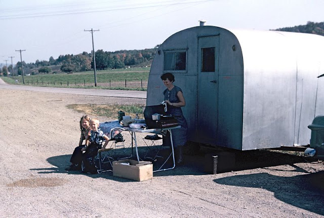 50 Wonderful Color Pics Document the Trailer Life of an American Family During the 1950s