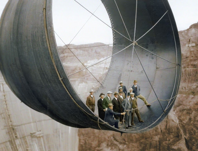 Stunning Colorized Photos of 10 Famous Landmarks Under Construction