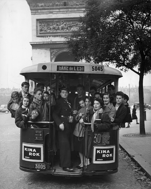 Pictures of American Teenagers in Paris in the 1950s