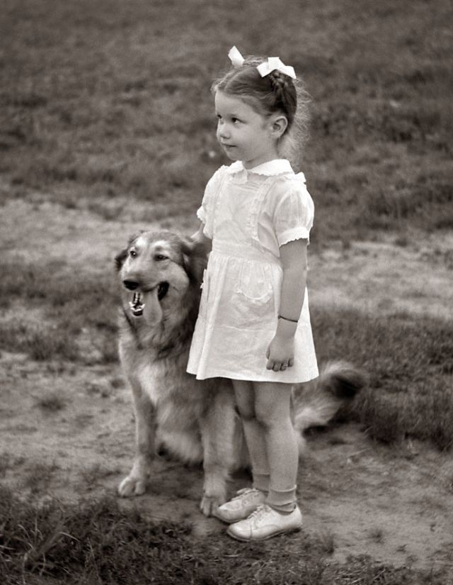 30 Lovely Vintage Photos of Kids With Their Pet Dogs