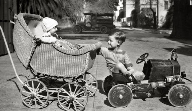 Lovely Vintage Photos of Kids With Their Pedal Cars