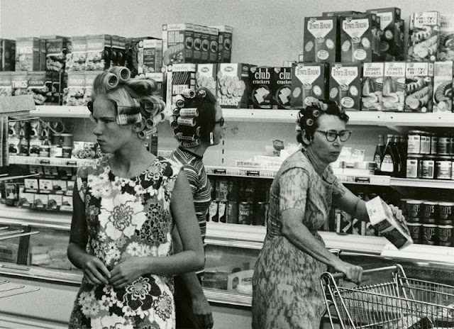 Supermarkets in the Mid-20th Century Through Fascinating Vintage Photos