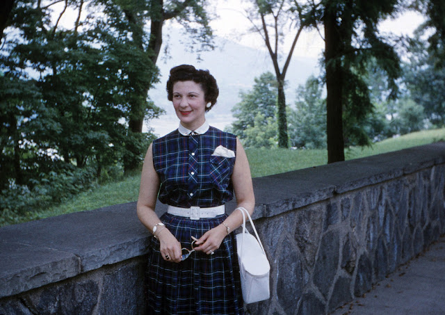 45 Kodachrome Photographs of American Elderly Women in the 1950s