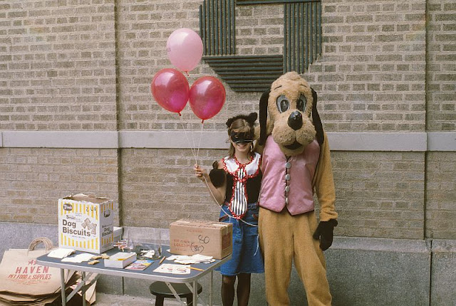 46 Amazing Color Photographs That Capture Street Scenes of New York City From 1978-1980