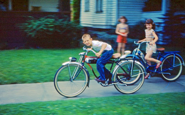 20 Beautiful Kodachrome Slides Show What Children Wore in the 1950s