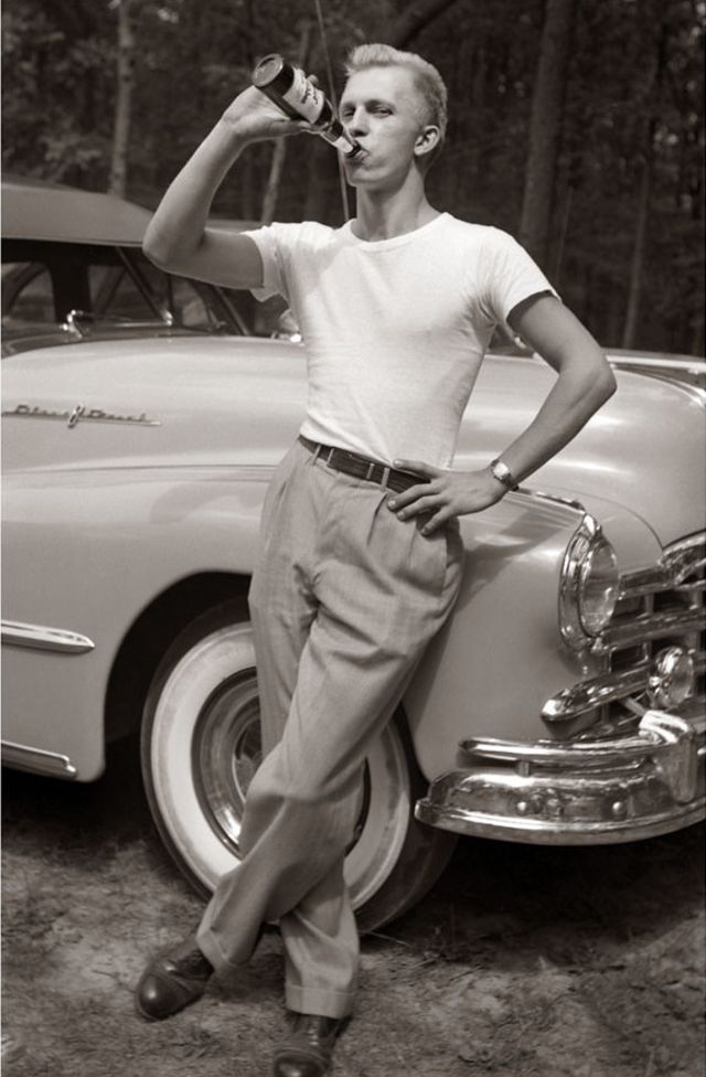 30 Cool Photos Show Fashion Styles of Gentlemen in the 1950s