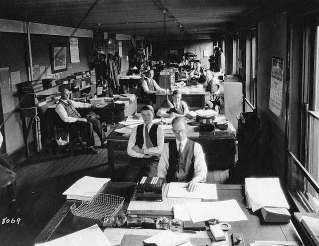 30 Vintage Photographs That Show Old Offices and People Who Were Working in the 1920s