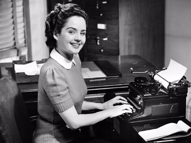 Before Computer- Here Is What People Worked With Their Typewriters in the Last Decades