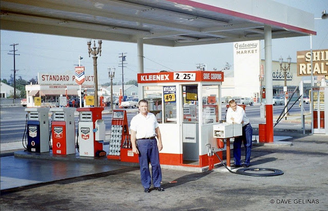 50 Wonderful Color Photographs That Show What Gas Stations Looked Like in the U.S From the 1950s and 1960s