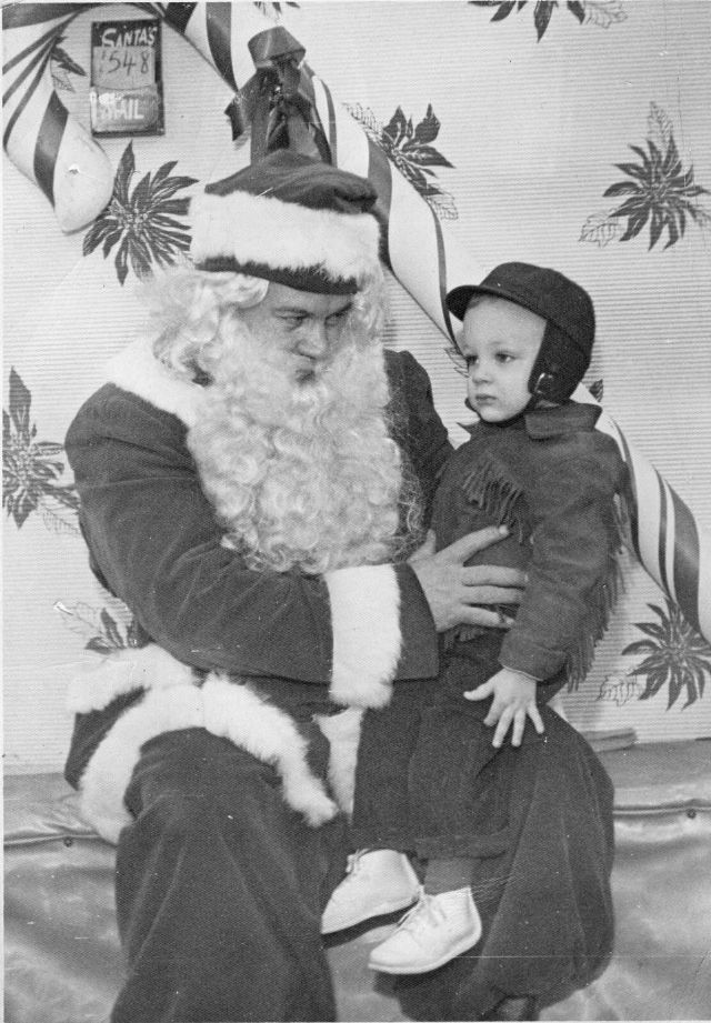 40 Lovely Vintage Photos Show Different Feelings of Children for Santa Clauses