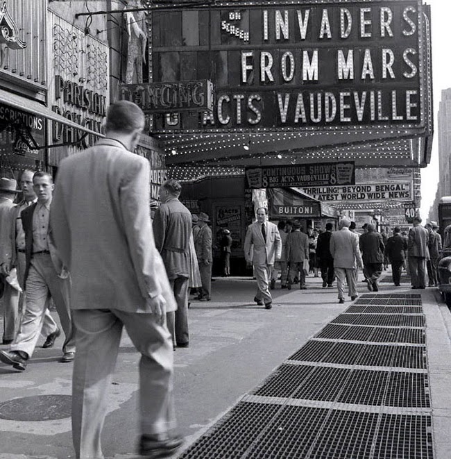 40 Stunning Black and White Photos Capture Everyday Life in New York City in the 1950s