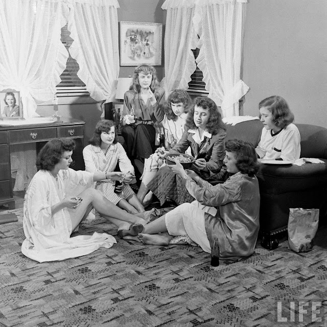 Pictures of High School Teenagers in Des Moines, Iowa, 1947