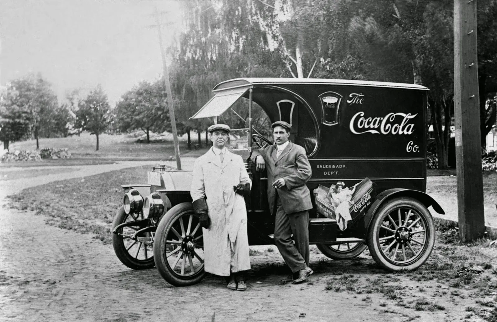 Vintage Fotos von Coca-Cola Lieferwagen aus den 1900er bis 1950er Jahren