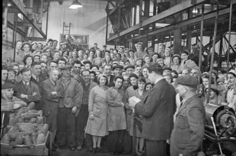 32 Vintage Photographs of Women at Work in the United Kingdom in World War II