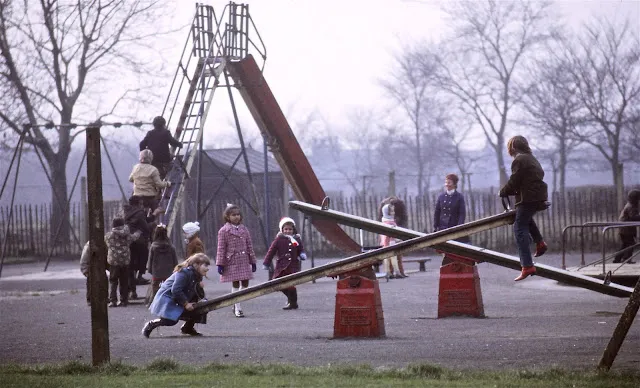 70 Fascinating Vintage Color Photographs That Capture Life in Leeds in the 1970s