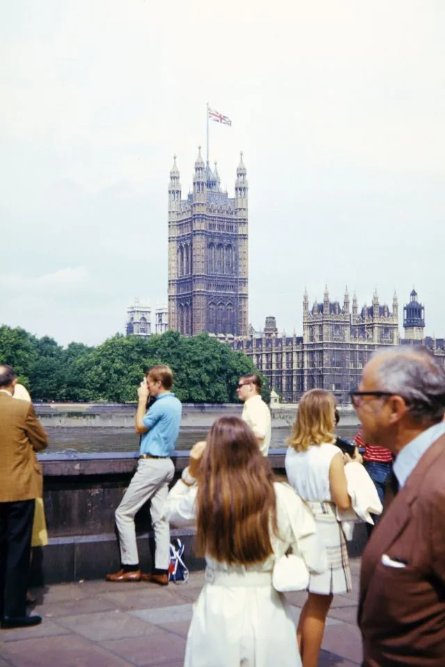 Beautiful London in 1970 Through Fascinating Color Snaps