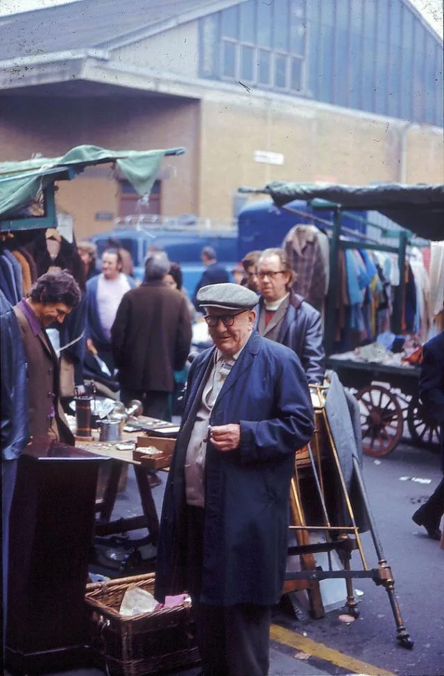 60 Color Pics That Capture Everyday Life of London in the 1970s