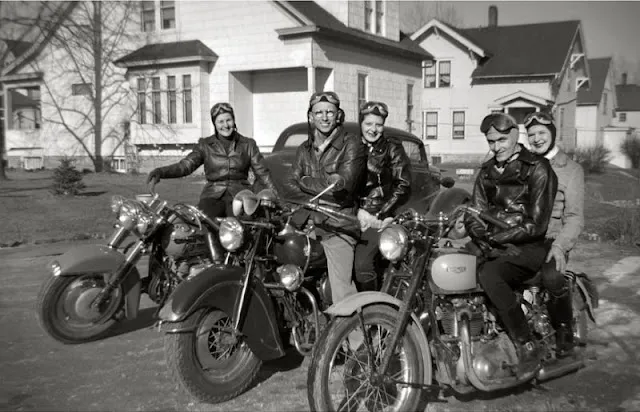 40 Amazing Vintage Photographs of People Posing With Their Motorcycles