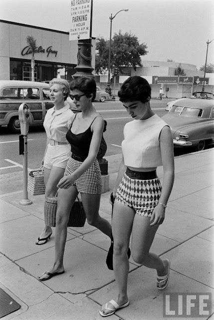 Women's shorts in the 1950s: When short shorts were trendy among young ...