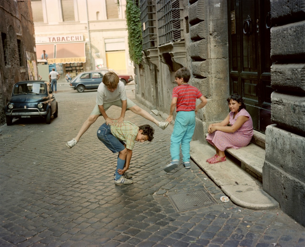 15 meravigliose fotografie a colori catturate nella vita quotidiana in Italia nei primi anni '80 _ Ricordi d'Italia