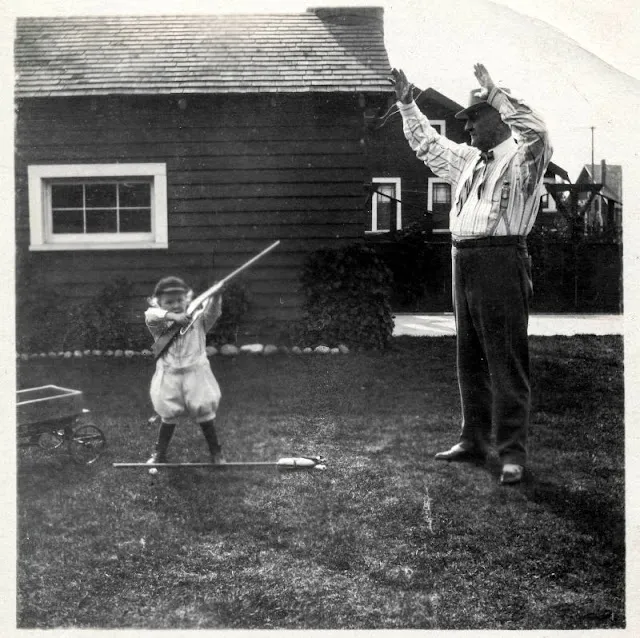 45 alte Fotos, die schöne Momente von Kindern festhalten, die sich vielleicht an Ihre Kindheit erinnern