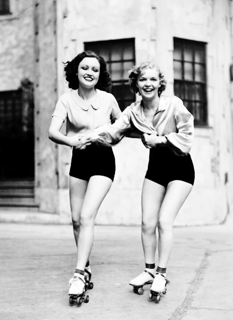 Charming Vintage Photos of Roller-Skating Girls From the Mid-20th Century