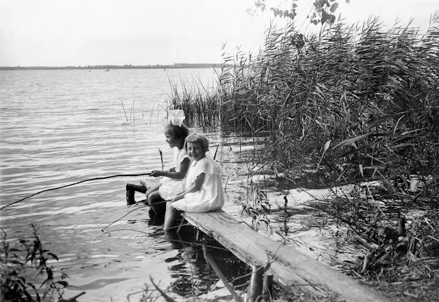 Der Sommer der Kinder von damals, ohne Handy, ohne elektronische Spiele, nur draußen gemeinsam spielen mit selbstgemachten Spielen