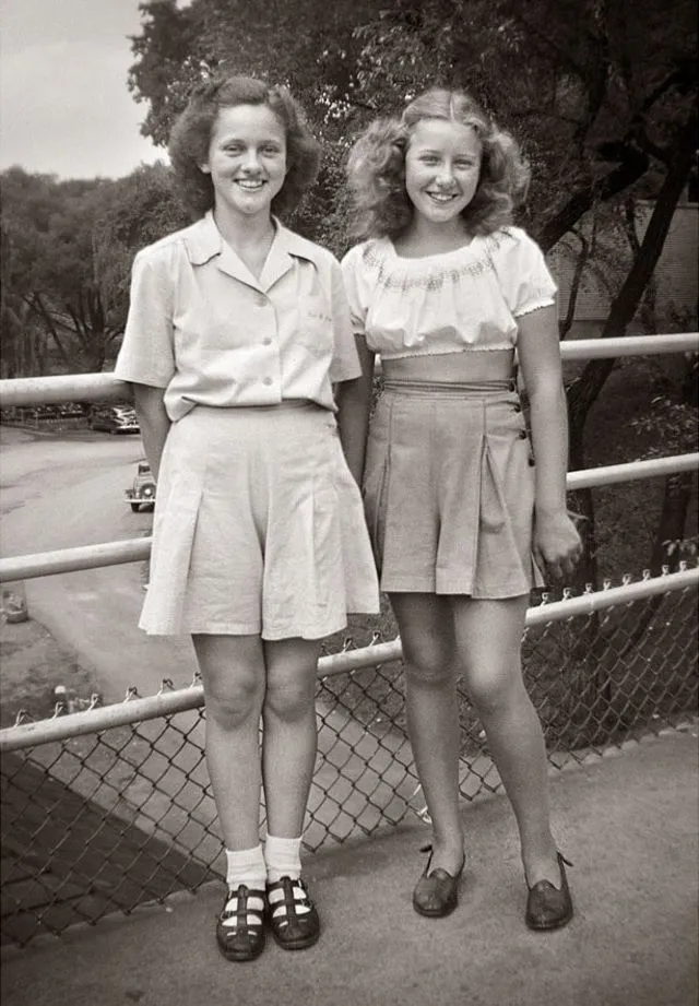30 Cool Photos Show What Teenage Girls Wore in the 1940s