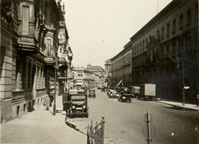 40 Erstaunliche Fotos erfassen Straßenszenen aus Deutschland in den frühen 1930er Jahren