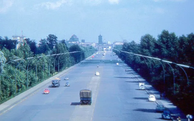 Straßen Deutschlands in den farbenfrohen Fotos aus dem Jahr 1963