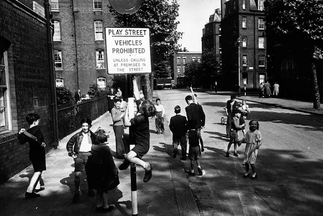 37 Intriguing Vintage Photographs Documenting Children Enjoying Themselves Amidst the Rubble of Postwar London
