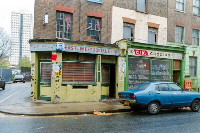 38 Amazing Vintage Pictures of London’s East End in the 1980s