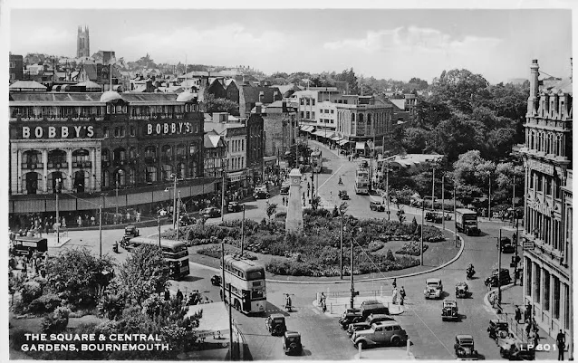 30 Vintage Photos Capture Everyday Life of Bournemouth, England From Between the 1940s and '50s