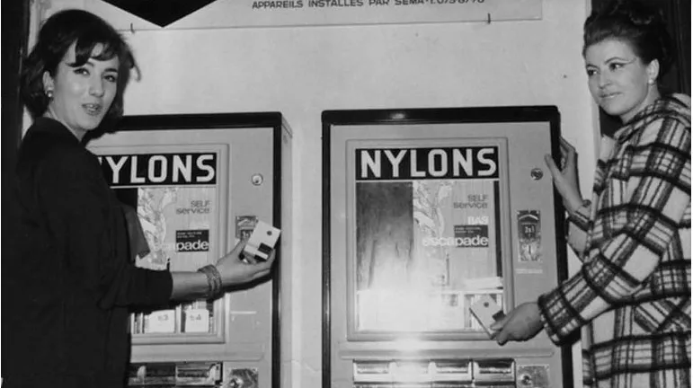 Vintage pictures of bizarre vending machines you never knew existed, 1920-1960