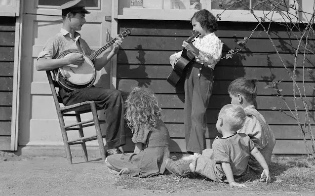 35 Vintage Photographs Capture Daily Life of American Children During the Great Depression