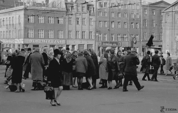 PRL w Katowicach nie zawsze był szary. Tak wyglądał zwykły dzień w mieście. To już pół wieku! Kto pamięta tamte miejsca, tamtych ludzi?