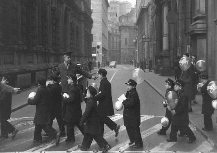 25 affascinanti fotografie in bianco e nero catturano la vita quotidiana nell'Italia degli anni '50