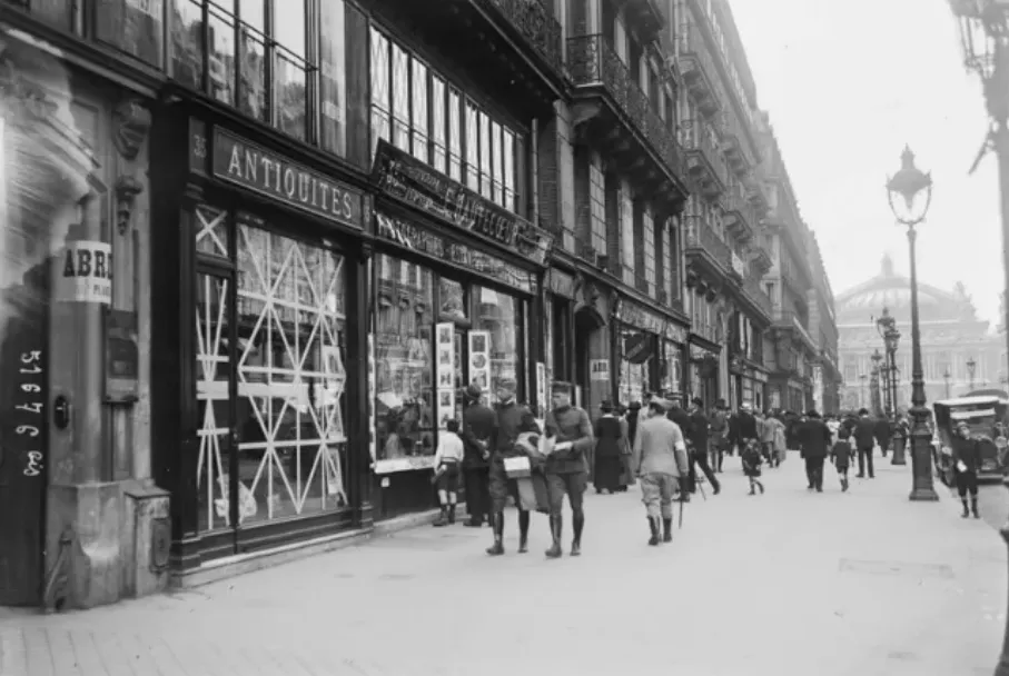 Quand Paris était protégé avec des sacs de sable et du ruban-cache, 1914-1918