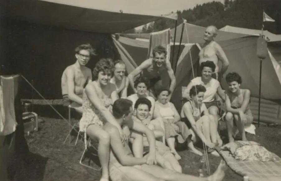 35 scatti vintage di persone in campeggio negli anni '50