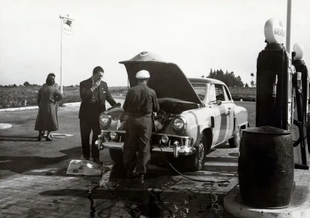 Photos anciennes découvertes de stations-service datant des années 1920 aux années 60