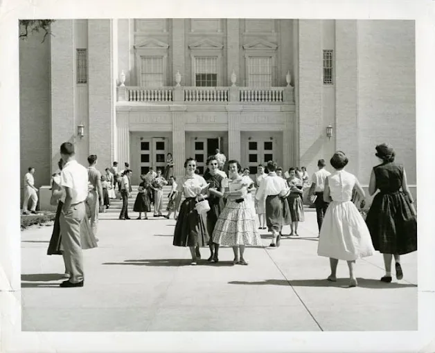 25 Interesting Photos of Baylor University Students, Texas From Between the 1940s and 1950s _ USStories