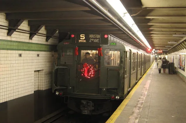 Holiday Nostalgia Train: Take a Ride on a Vintage 1930s NYC Subway Car _ USStories